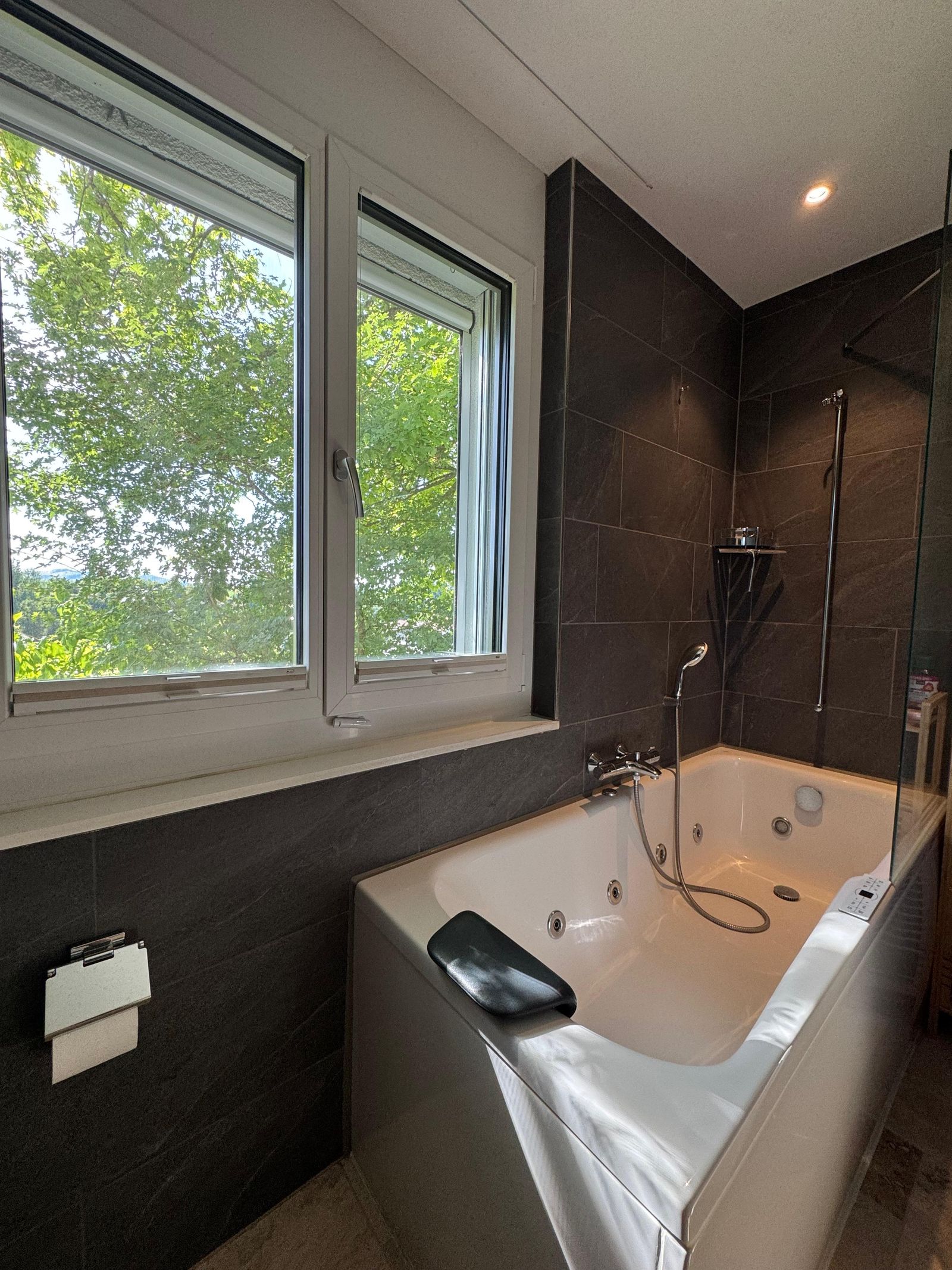 Whirlpool bath in the lower-floor bathroom of Villa 77